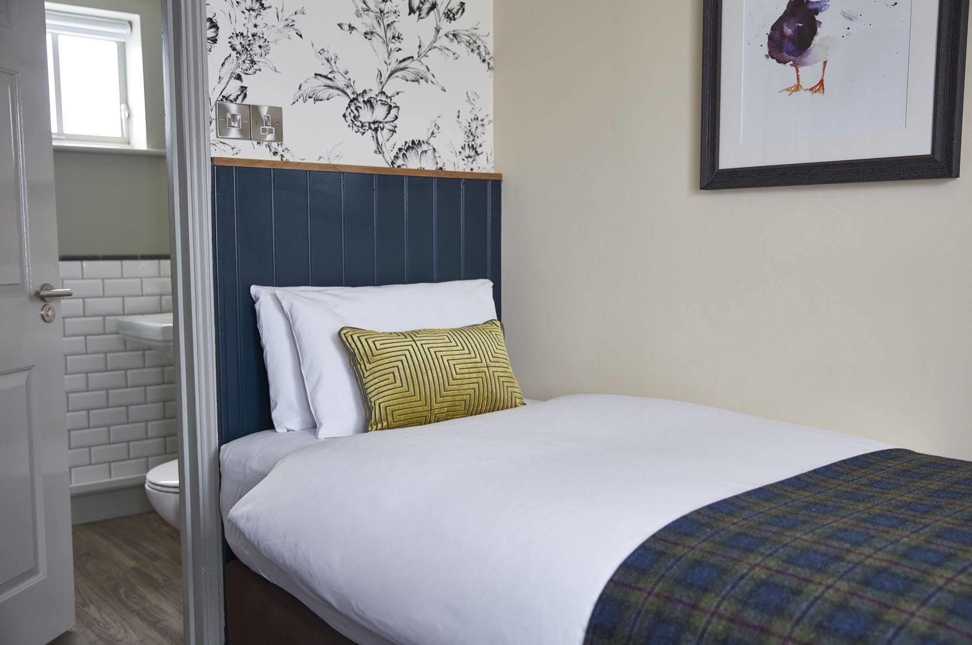 Swan Hotel By Greene King Inns Thaxted Екстериор снимка